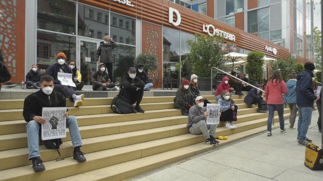 Gedenken und Mahnung: Mit einer Kundgebung wurde  an den ersten Todestag von George Floyd erinnert