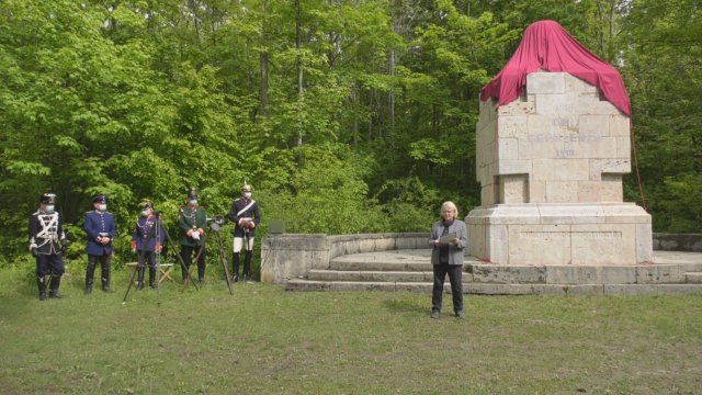 Einweihung: Das 100 Jahre alte Blinkerdenkmal wurde nach der Sanierung feierlich enthüllt