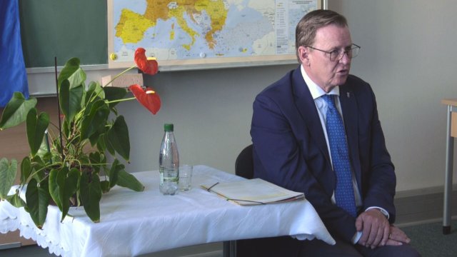 Unterricht präsidial: Ministerpräsident Bodo Ramelow sprach in der Stoy-Schule mit Schülern 