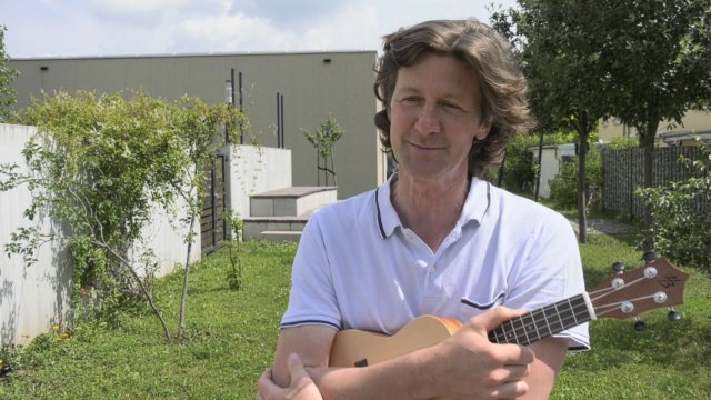 Neue Tutorials „Jena und die Welt lernen Ukulele“