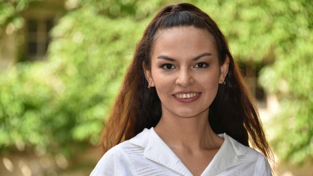 Studentin aus Bolivien erhält DAAD-Preis für ausländische Studenten an der Universität Jena