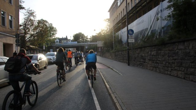 100 Radfahrer bei Critical Mass
