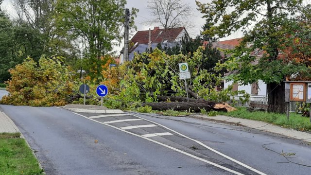 Straßensperrung auf B 7 in Wogau