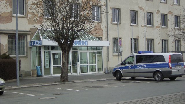 Fassaden mit roter Farbe besprüht