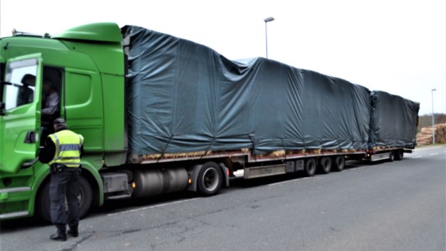 Gigaliner kontrolliert: Mehrere Verstöße festgestellt