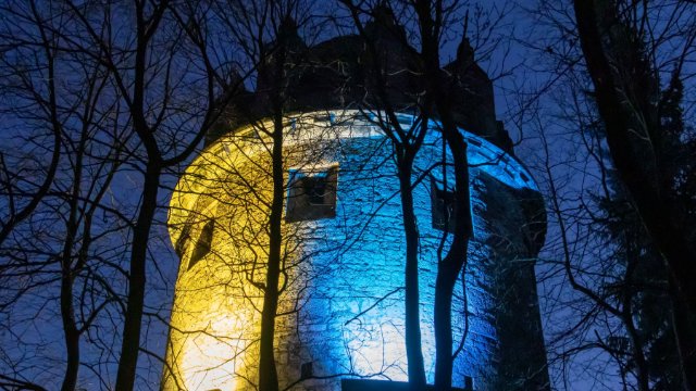 Bismarckturm: Lichtinstallation als Solidaritätszeichen 