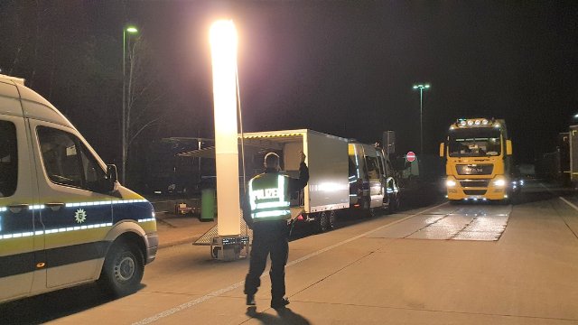 Polizei bemängelt elf von 17 kontrollierten Fahrzeugen an der A9