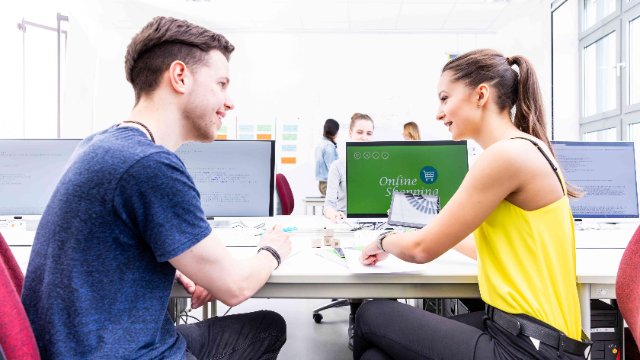 Firmen-Kooperation für Studiengang E-Commerce 