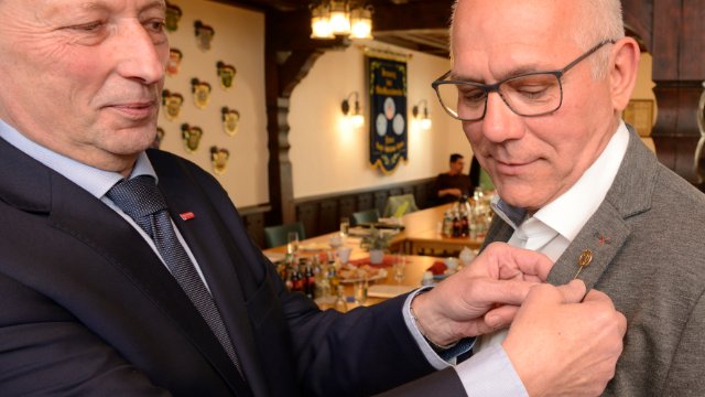 Thomas Jüttner erhält Goldene Ehrennadel der Handwerkskammer 