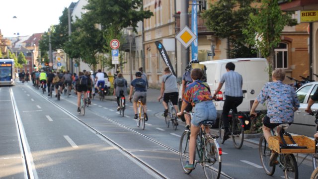 Critical Mass Jena fordert mehr Schutz vor Dooring-Unfällen