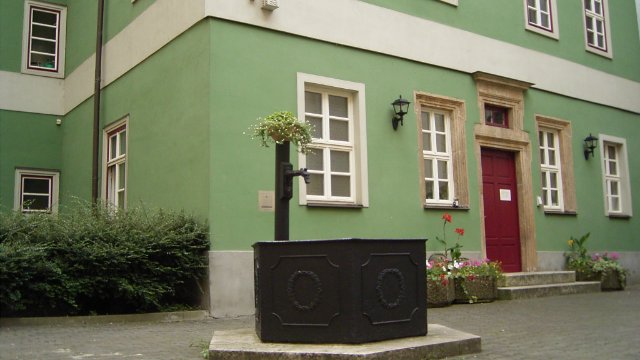 Kinderprogramm im Hof des Romantikerhauses  