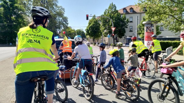 200 Radfahrer für kinderfreundliche Stadt unterwegs