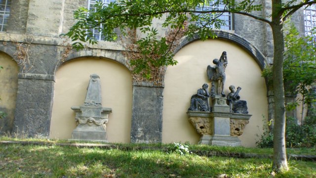 Bronzeplakette für Johannisfriedhof