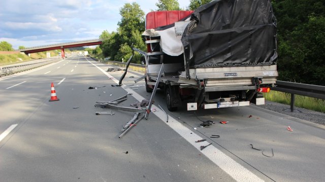 Unfall auf Autobahn-Standstreifen