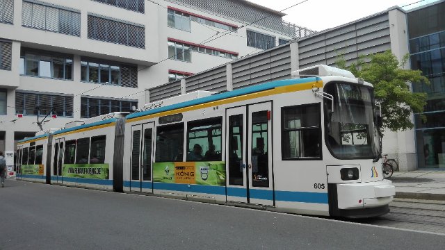 Straßenbahn-Endhaltestellen Ernst-Abbe-Platz zum Jenoptik-Geburtstag verlegt