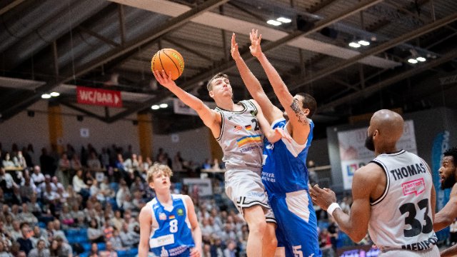 Jena verlängert mit Lorenz Bank bis 2025 und verleiht ihn nach Hagen