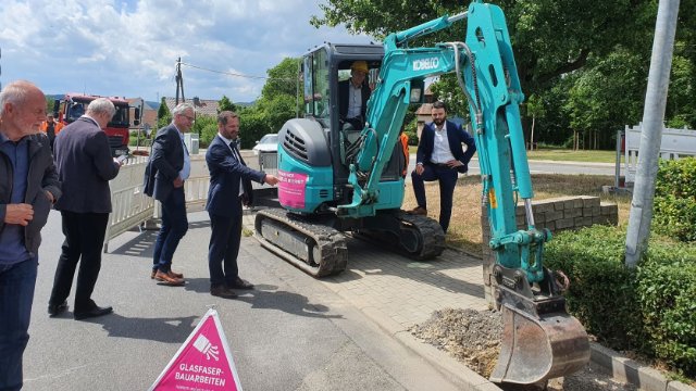 Baustart für Telekom-Glasfaserausbauprojekt