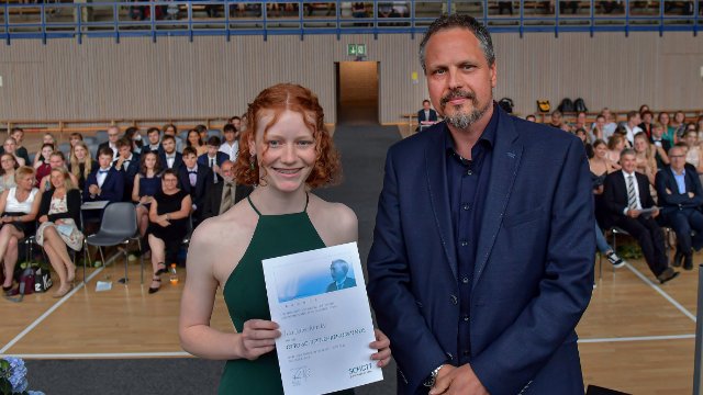 Otto-Schott-Ehrenpreis an herausragende Abiturientin verliehen 
