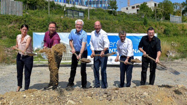 Spatenstich für Mikrobiologie-Forschungsgebäude