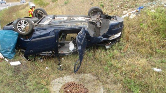 Pkw überschlägt sich auf der A4 mehrfach 