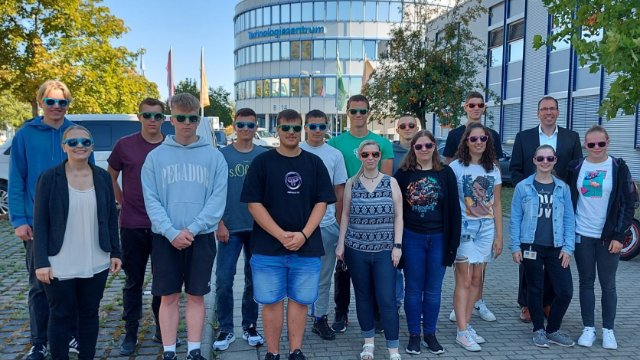 Neue Auszubildende und Studenten bei Jenoptik