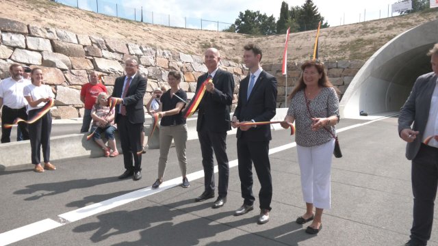 Einweihung gefeiert: Der Tunnel Rothenstein ist am Nachmittag für den Verkehr freigegeben worden