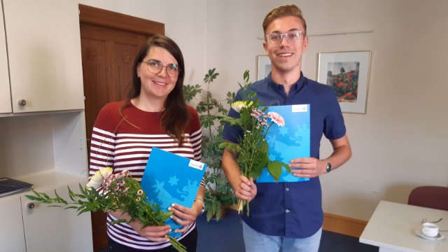 Zeugnisse im Landratsamt überreicht