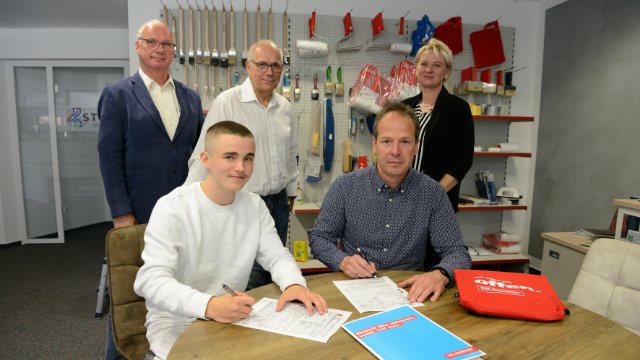 200. Ausbildungsvertrag unterzeichnet