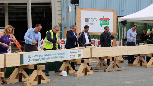 Richtfest an vergrößerter Straßenbahn-Werkstatt