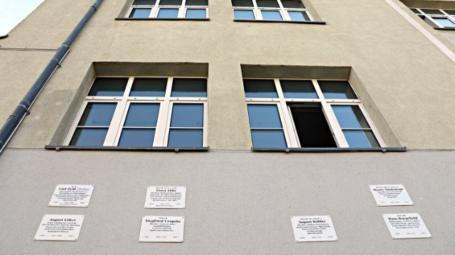 Gedenktafeln werden offiziell eingeweiht