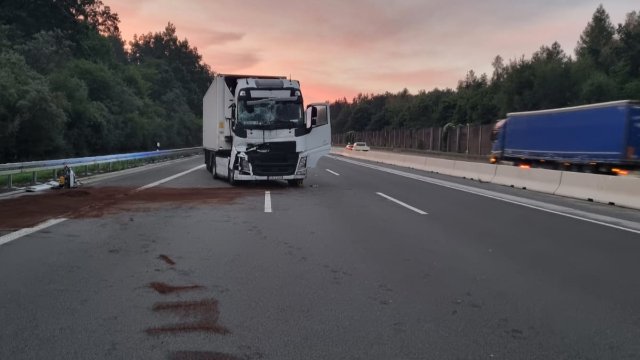 Vollsperrung der A4 wegen 500 Meter langer Ölspur 