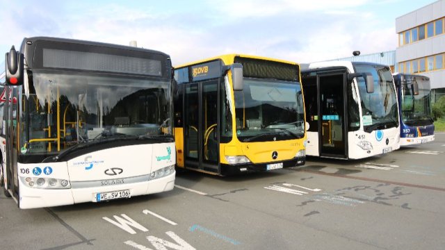 Busse aus Dresden und Weimar im Einsatz  