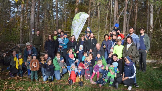 Kindergarten Jenzigblick pflanzt rund 60 Bäume