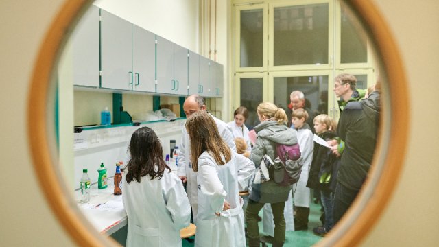 Lange Wissenschaftsnacht am UKJ im Stadtzentrum