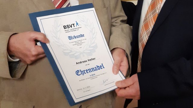 Landrat Andreas Heller erhält Goldene Ehrennadel 