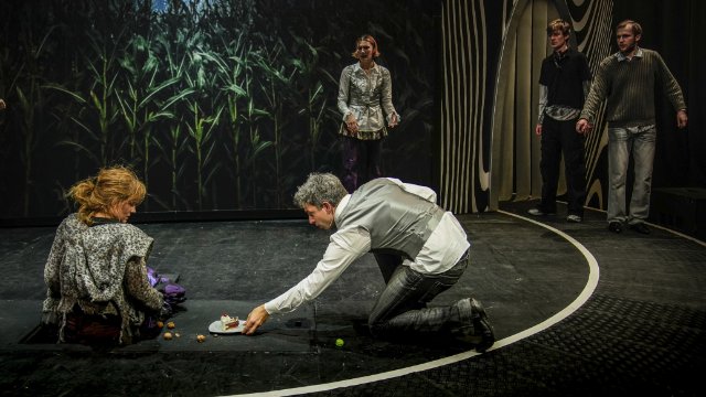 Neue Theaterhausproduktion: „Liebe brennt wie ein nasser Lappen“