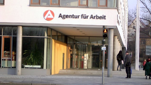 Arbeitsmarkt im Oktober: Herbstbelebung setzt sich fort