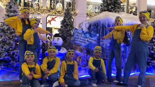 Weihnachtsrevue des Show-Balletts Formel I