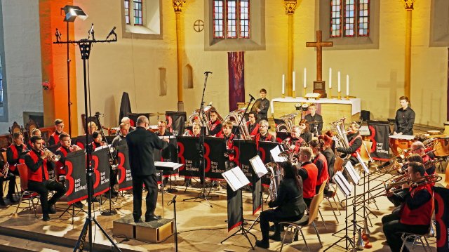 Stadtkirche: Stehende Ovationen bei Bläserweihnacht  