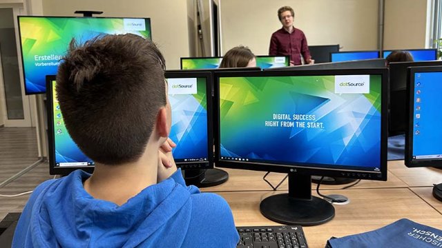 dotSource erweitert Bildungsangebot für Schüler