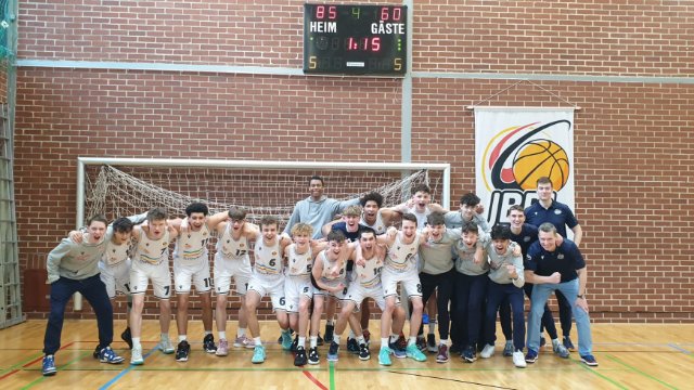 Sieg und Niederlage bei Basketball-Nachwuchs