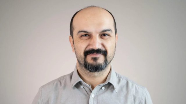 Georg Forster-Preisträger Prof. Ferdi Karadas forscht am Leibniz-IPHT zur Photokatalyse