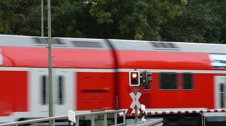 Vollsperrung am Bahnübergang Porstendorf