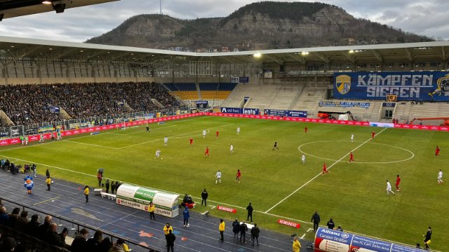 FC Carl Zeiss Jena spielt in der Derby-Partie gegen den FC Rot-Weiß Erfurt 2:2 unentschieden 