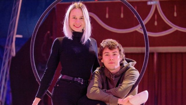 Ukrainische Akrobaten im Erlebnispark Starkenberg aufgenommen