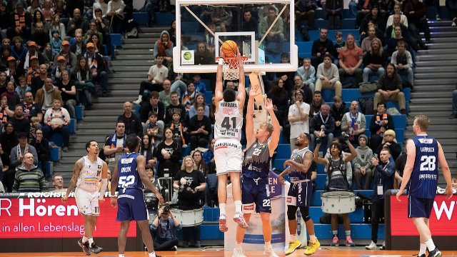 Medipolis SC Jena verliert mit 83:89 gegen die Uni Baskets Paderborn 