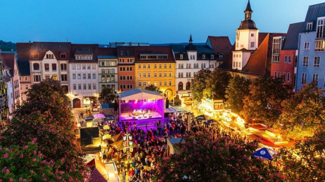 Holzmarkt im April und Frühlingsmarkt im Mai