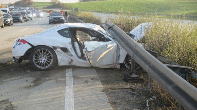 Unfall mit zwei Schwerverletzten auf der A9   