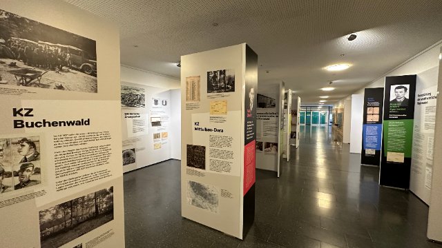 Universität zeigt Wanderausstellung „Rosa Winkel“