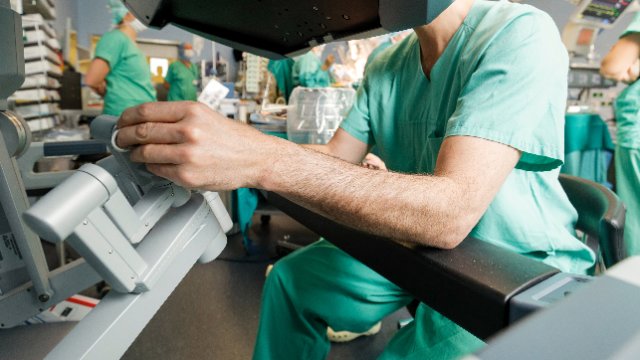 Forschung zu intelligenter OP-Robotik